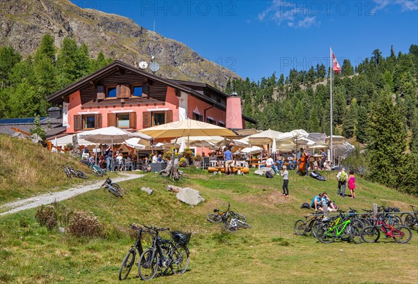 Mountain hotel with sun terrace in Roseg Valley