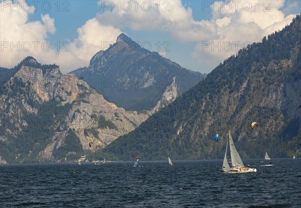 Sailing boats at the Lake Traun with Hochkogel