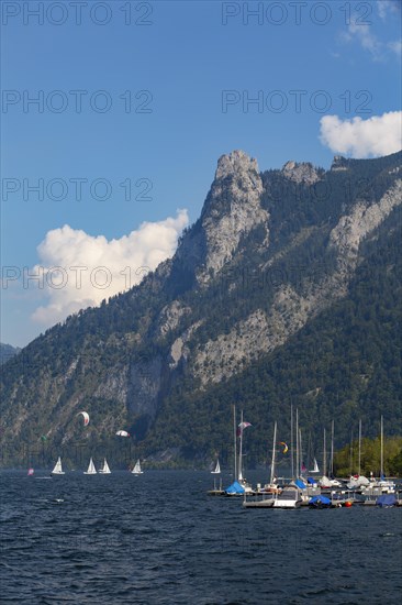 Sailing boats at Lake Lake Traun with Erlakogel
