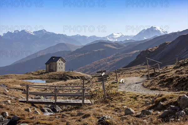 Mountain hut Sesvenna in front of an alpine panorama with Ortler