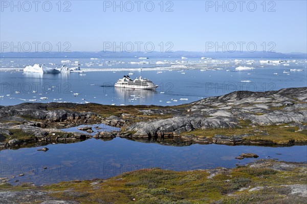 Cruise ship Seabourn Quest in Disko Bay