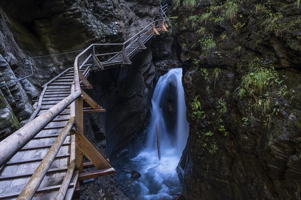 Wooden trail through the Ragga Gorge