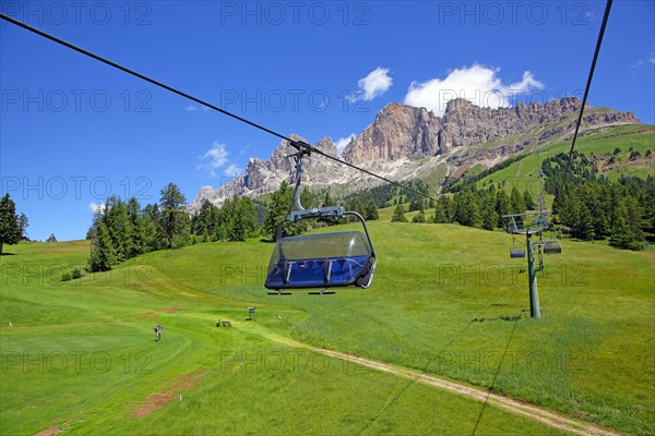 Cable car to the Paolina Hut with view to the Catinaccio