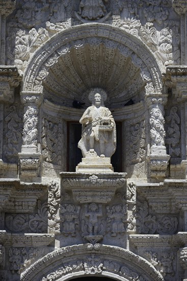 Statue at the church Parroquia San Juan Bautista de Yanahuara