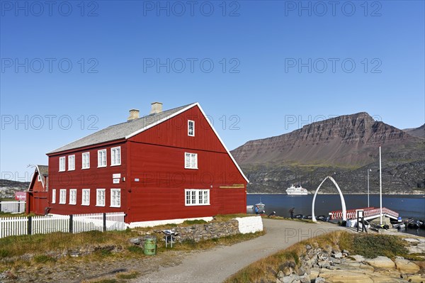 Museum at the landing stage for boats with jetty and archway made of whale jaw bone