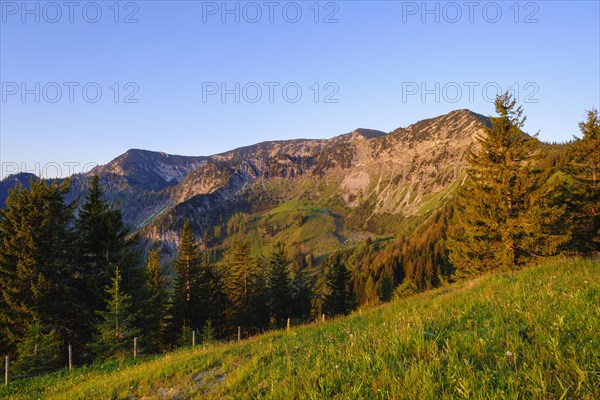 Stellnerjoch and Kleiner Traithen in the morning light