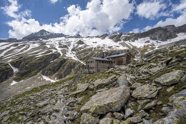 Friesenberghaus in front of snowy mountains