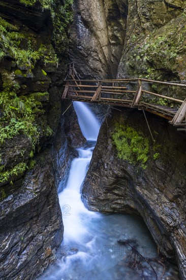 Wooden trail through the Ragga Gorge