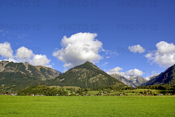 Panoramic view from the Loretto Meadows to the mountains near Oberstdorf