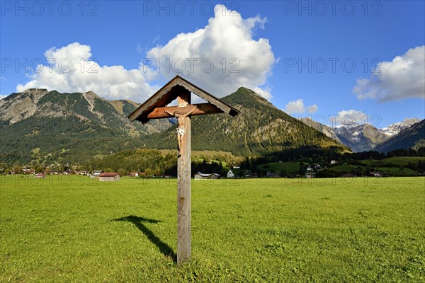 Way cross in the Loretto Meadows