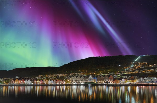 B Bryggen Northern LightsBergen City Norway