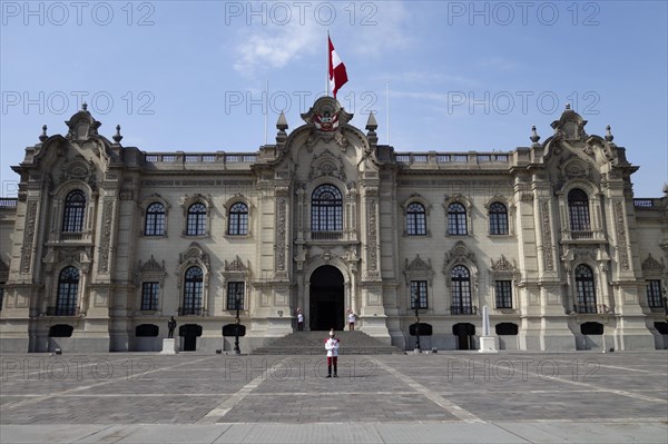 Guards outside the presidential palace