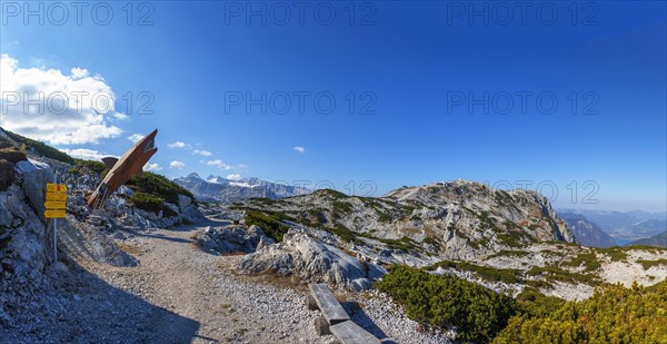 Dachstein Hai on the Heilbronn circular hiking trail with views of the Hohe Dachstein