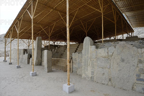 Wall with depictions of warriors and heads