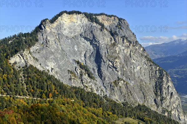 Steep rock face on the south side Ardeve summit