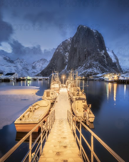 Illuminated landing stage