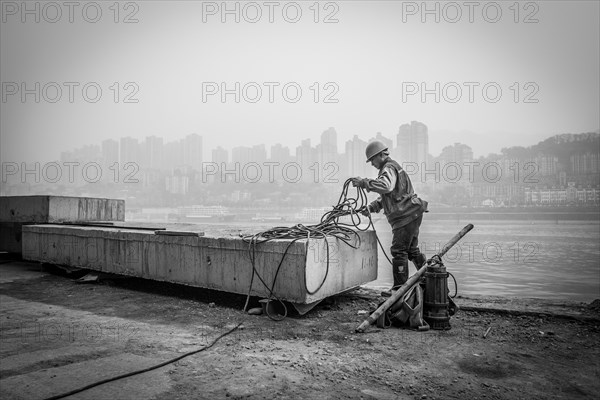 Construction workers on the banks of the Yangtze River