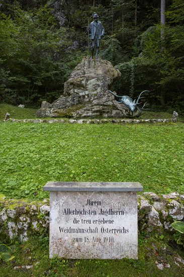 Kaiser hunting statue in Kaltenbach