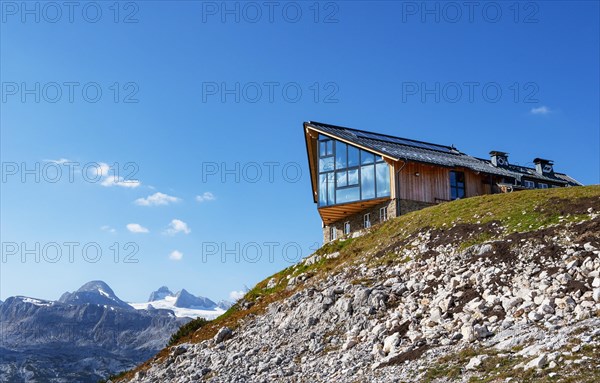 Restaurant Lodge with view to the Hoher Dachstein