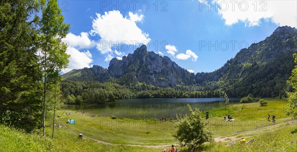 Laudachsee with view to the Katzenstein on the Gruenberg