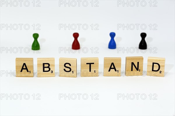 Letter blocks form the word : 'Abstand'