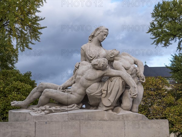 Memorial to the dead at the Place de la Republique