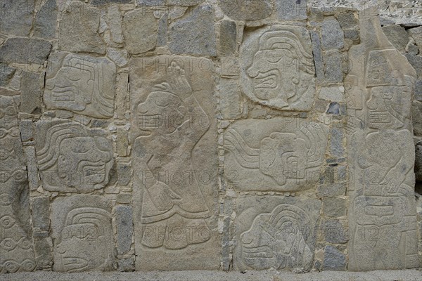 Wall with depictions of warriors and heads