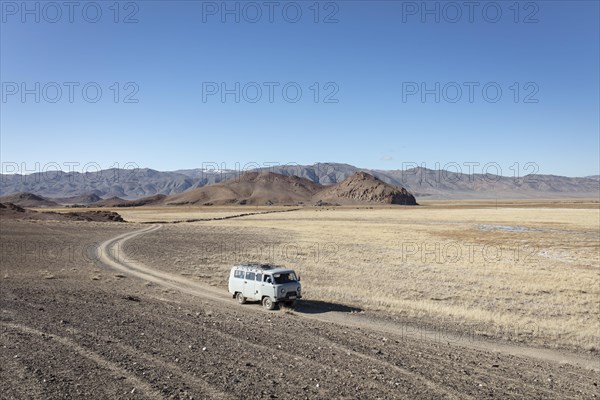 Road between Olgii and Biluu