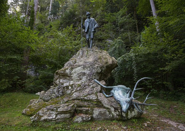 Kaiser hunting statue in Kaltenbach