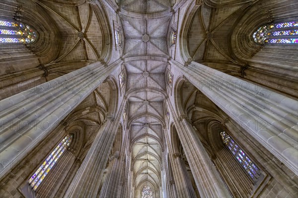 Central nave ceiling