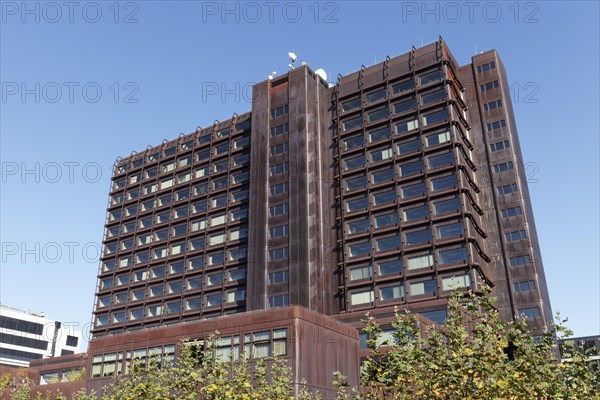 Office building with facade made of corten steel