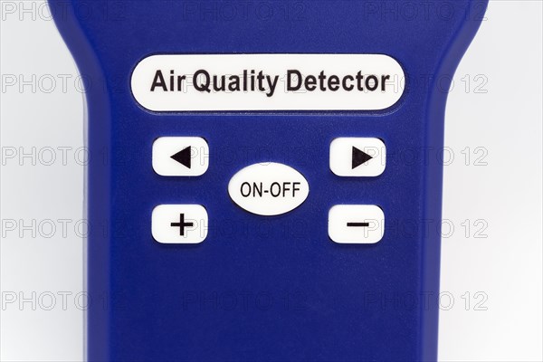 Measuring device for checking the quality of indoor air in offices