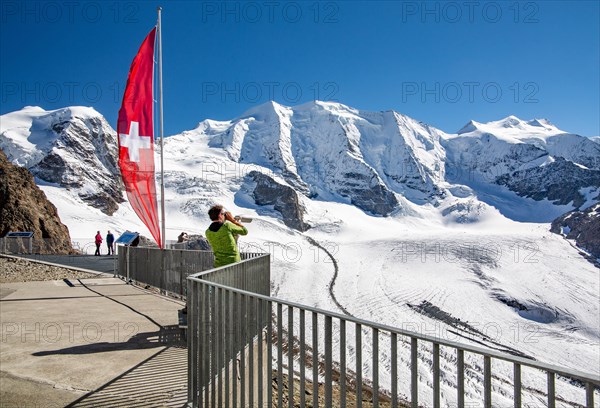 Panoramic terrace on the Diavolezza with Piz Palue and Persglacier