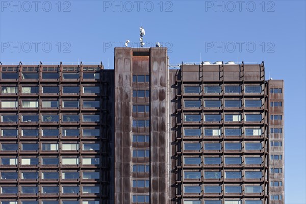 Office building with facade made of corten steel