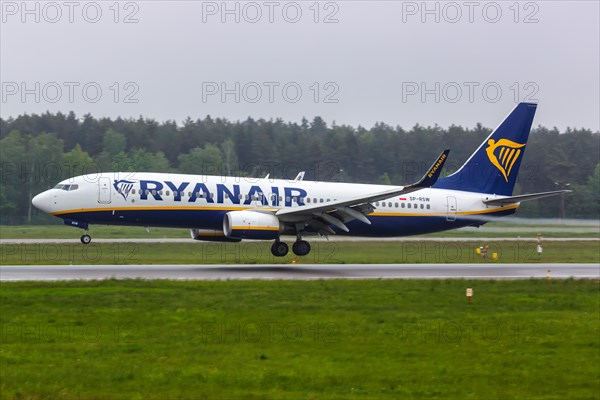 A Boeing B737-800 of Ryanair with the registration number SP-RSW lands at Gdansk Airport