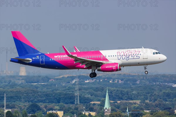 An Airbus A320 aircraft of Wizzair with the registration HA-LYQ at Dortmund Airport
