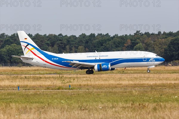 A Boeing 737-400