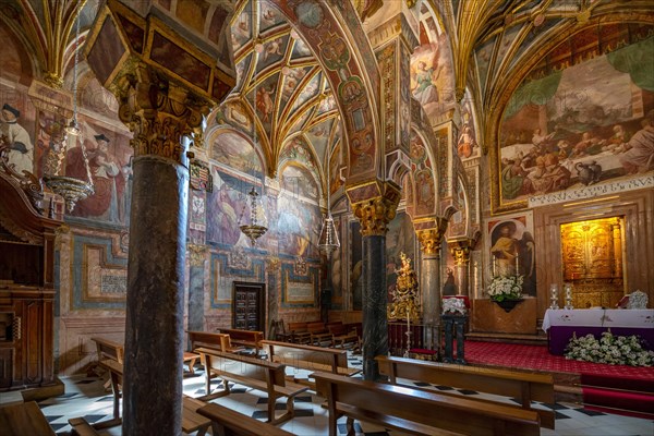 Wall and ceiling paintings with angels in the side chapel