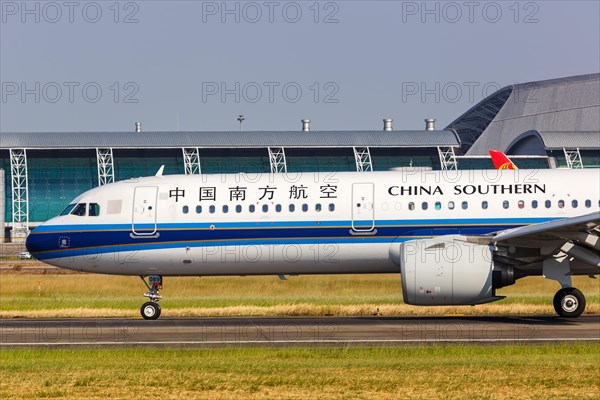 An Airbus A321neo aircraft of China Southern Airlines with registration mark B-1089 at Guangzhou Baiyun