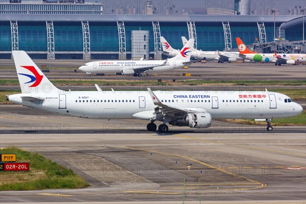 An Airbus A321 aircraft of China Eastern Airlines with registration number B-8567 at Guangzhou Baiyun