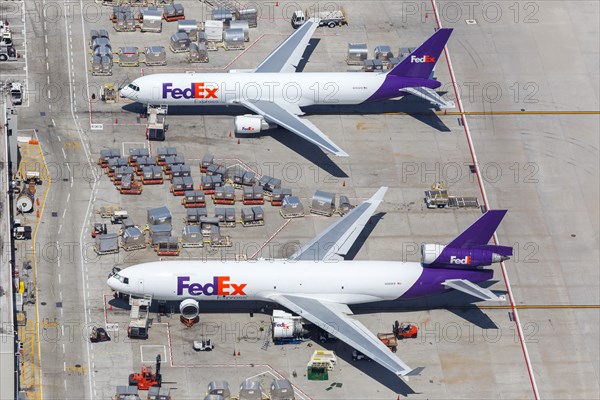 A McDonnell Douglas MD-11 aircraft with registration number N585FE at Los Angeles Airport