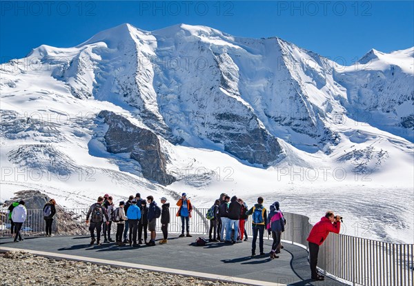 Panoramic terrace on the Diavolezza with Piz Palue and Persglacier