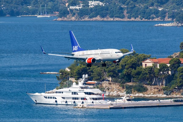 A Boeing 737-700 of SAS