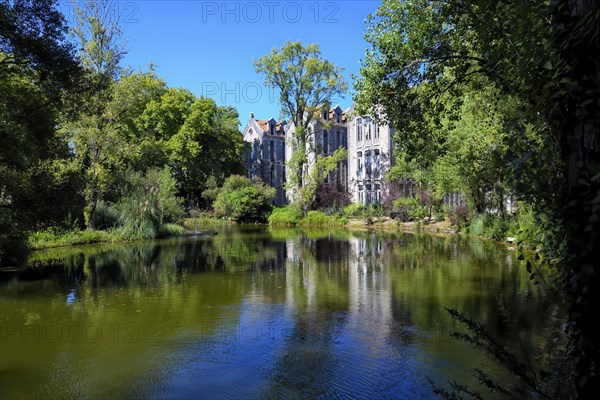 Dom Carlos park and former school building