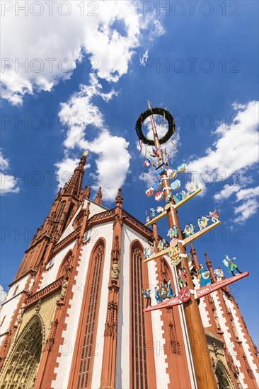 Maypole in front of Marienkapelle