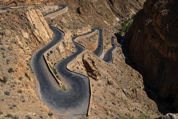 Serpentine road R704 near Timzzillite in the upper Dade Valley