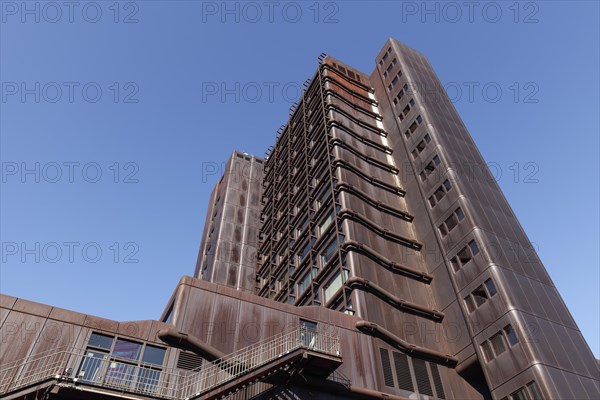 Office building with facade made of corten steel