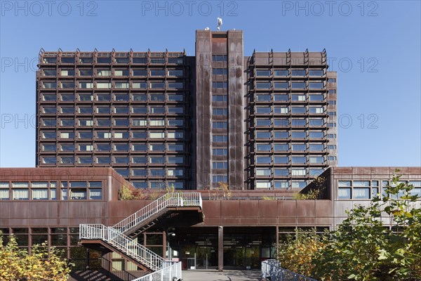 Office building with facade made of corten steel