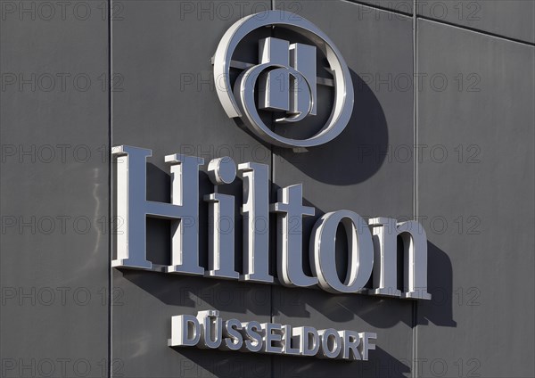 Logo Hilton Duesseldorf on the building