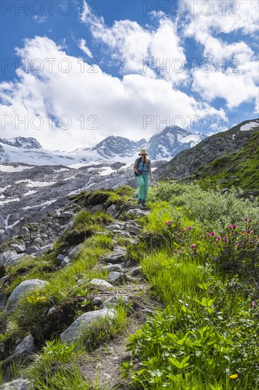 Hiker on the descent from Schoenbichler Horn to the Berliner Huette